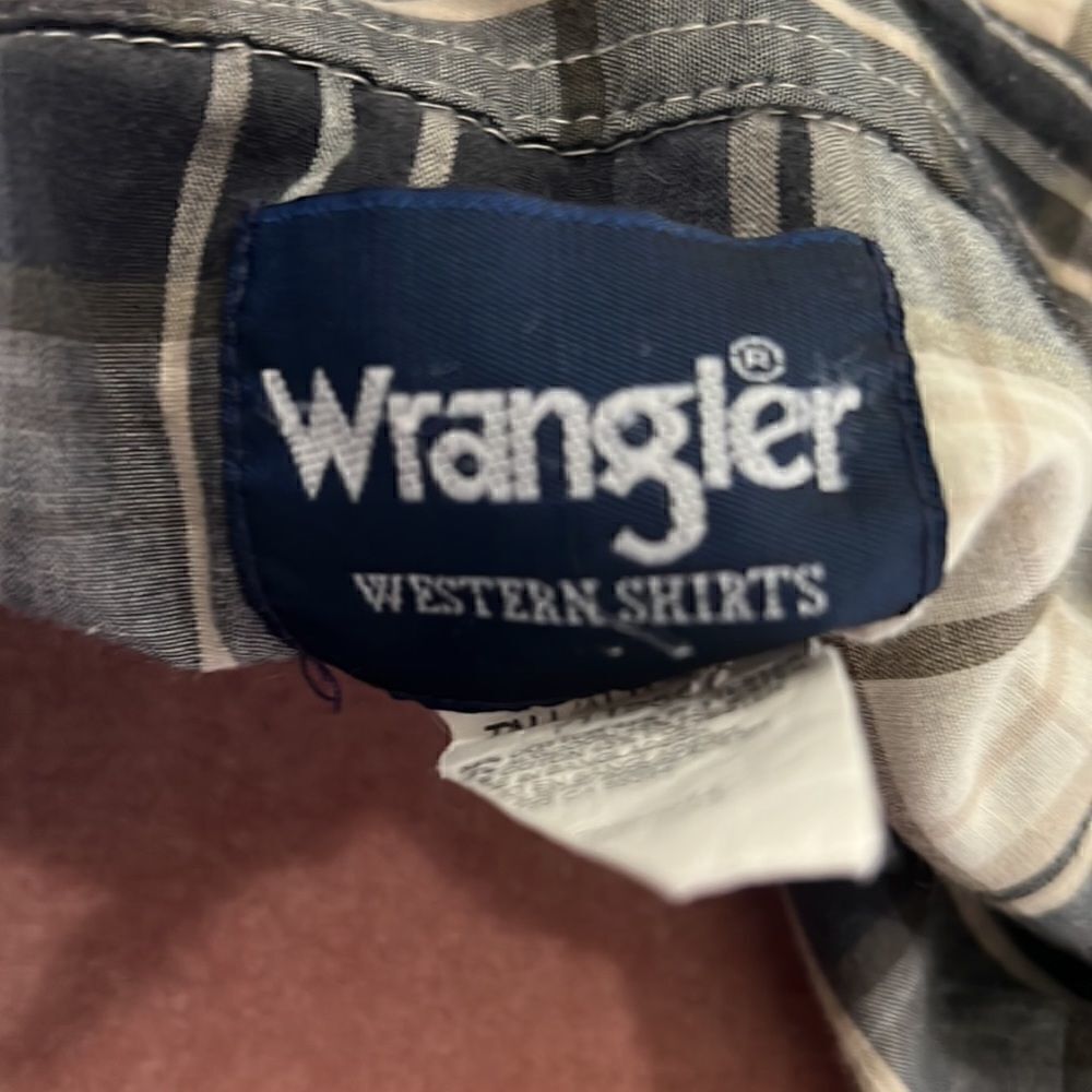 Wrangler Button Down    - Picture 5 of 6
